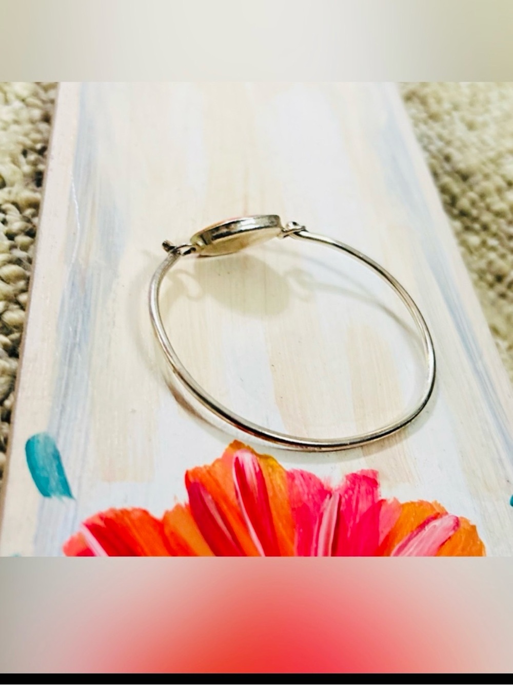 🌺 Silver-Tone Floral Oval Charm Bangle Bracelet - Picture 6 of 6